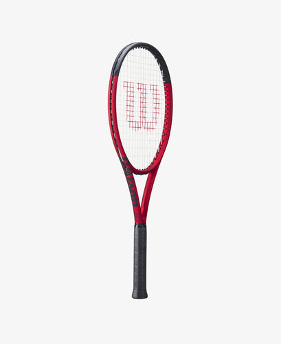 Swing comfortably and swing confidently with the Clash 100L v2, a lighter racket with the same enticing benefits that have come to define the Clash franchise.